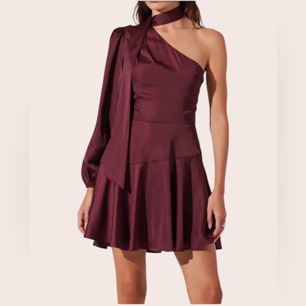 NEW ASTR The Label One-Shoulder Satin Scarf Mini Skater Dress Women’s Size Large